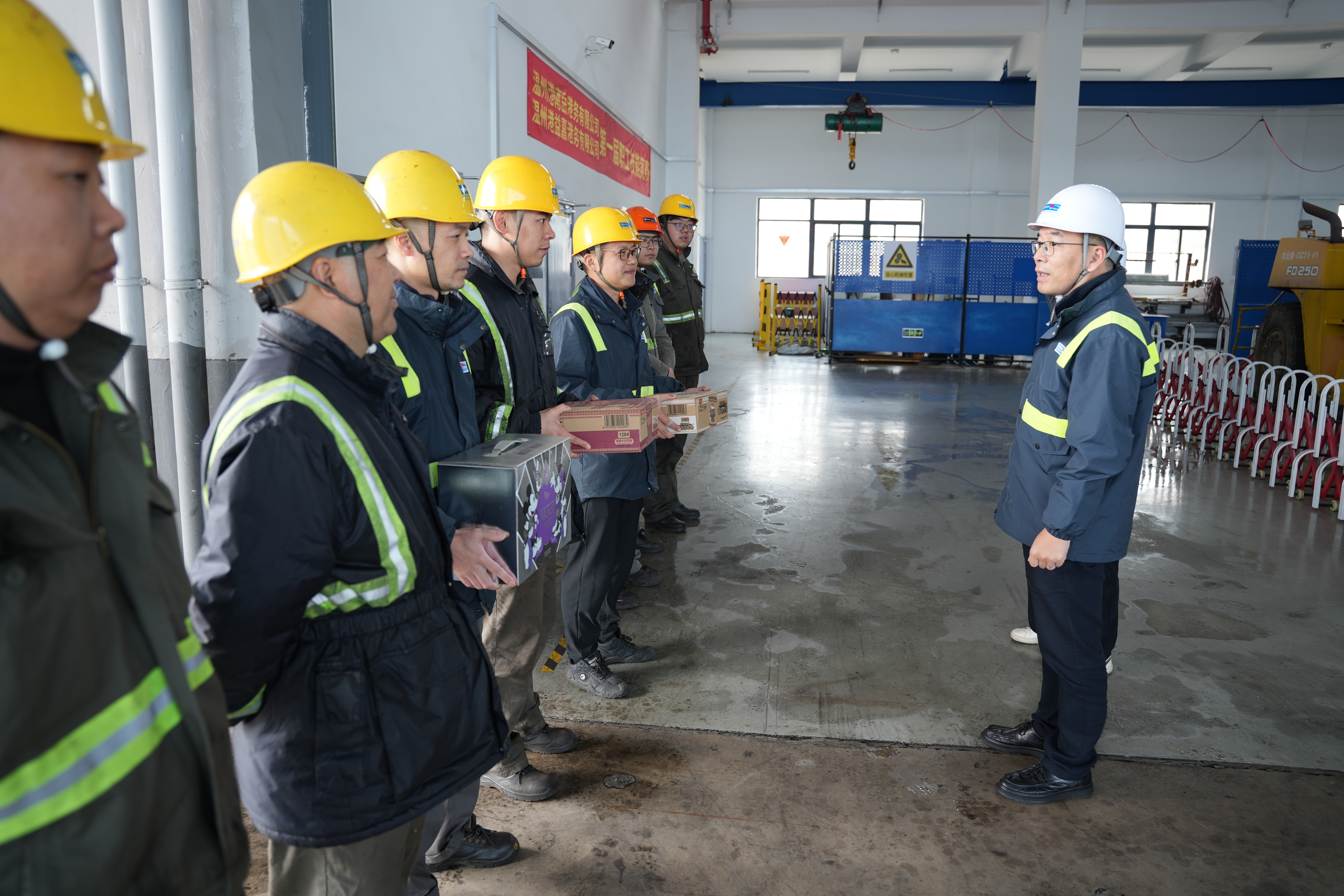 公司辅导发展春节“暖心”慰问活动